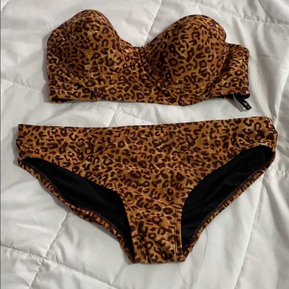 Sophia vegara leopard swimsuit